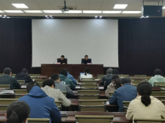 5月12日，聊城市水利工程總公司專項業(yè)務(wù)培訓(xùn)開課，公司總經(jīng)理李令安出席開課儀式并講話，副總經(jīng)理杜代軍主 持儀式， 60余名在家干部職工參加培訓(xùn)。 本次培訓(xùn)主要內(nèi)容以法律法規(guī)