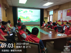8 月 27 日上午，聊城市水利工程總公司志愿者在黨建室舉行了綠色低碳宣傳志愿服務(wù)活動動員大會，由質(zhì)安處董博同志宣讀了倡議書《踐行低碳生活方式，從你我做起》，號召大家從我